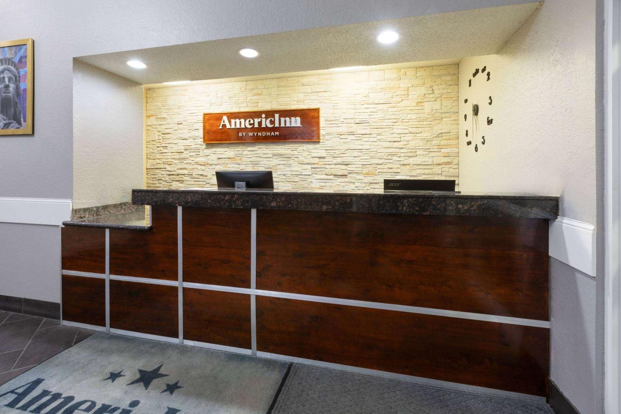 Pioneer Inn & Suites Grinnell Exterior photo